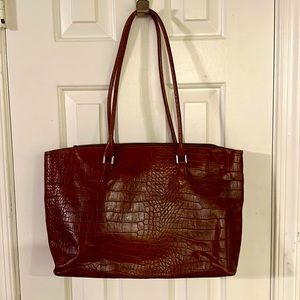 Leather Brown crocodile handbag.